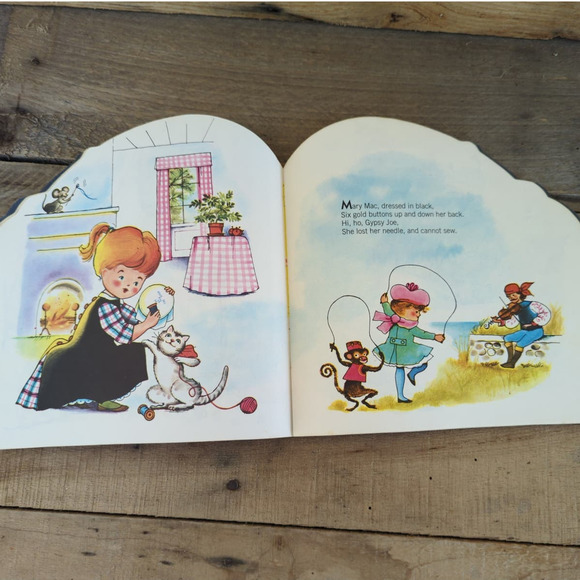 Vintage 1971 The Humpty Dumpty Book A Golden Shape Book - Picture 9 of 11